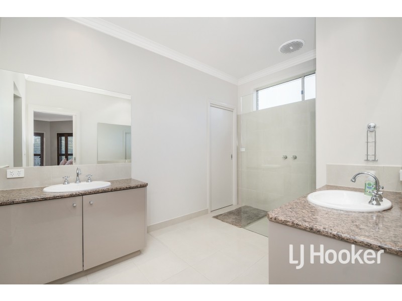 6 Winneke Way, Pakenham VIC 3810