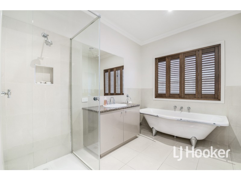 6 Winneke Way, Pakenham VIC 3810