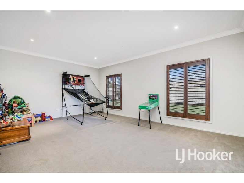 6 Winneke Way, Pakenham VIC 3810