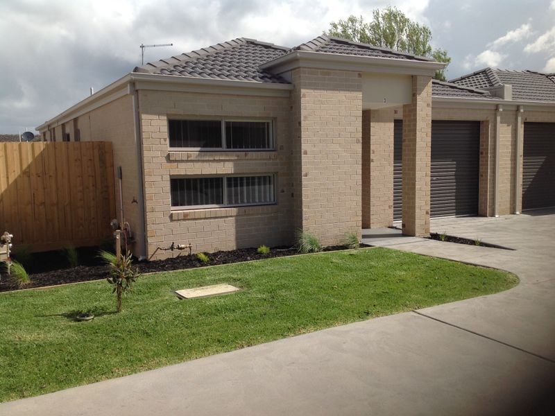 3/34 Sir Thomas Drive, Pakenham VIC 3810