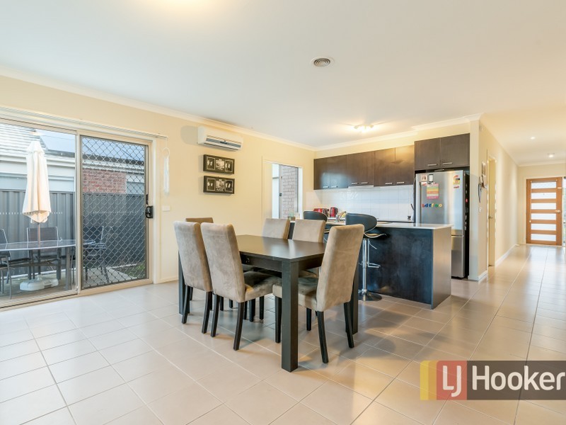 10 Persimmon Lane, Pakenham VIC 3810