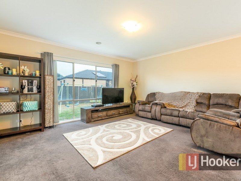 10 Persimmon Lane, Pakenham VIC 3810