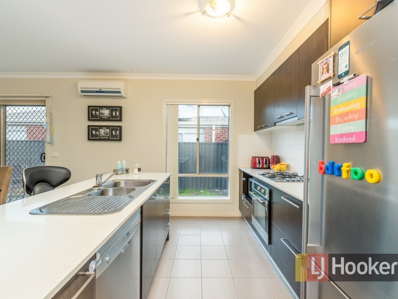 10 Persimmon Lane, Pakenham VIC 3810