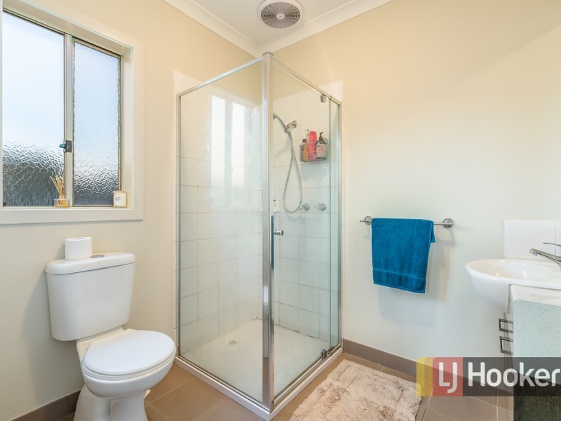 10 Persimmon Lane, Pakenham VIC 3810