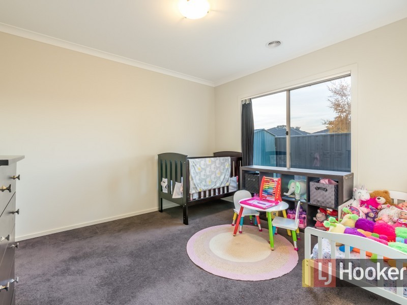 10 Persimmon Lane, Pakenham VIC 3810
