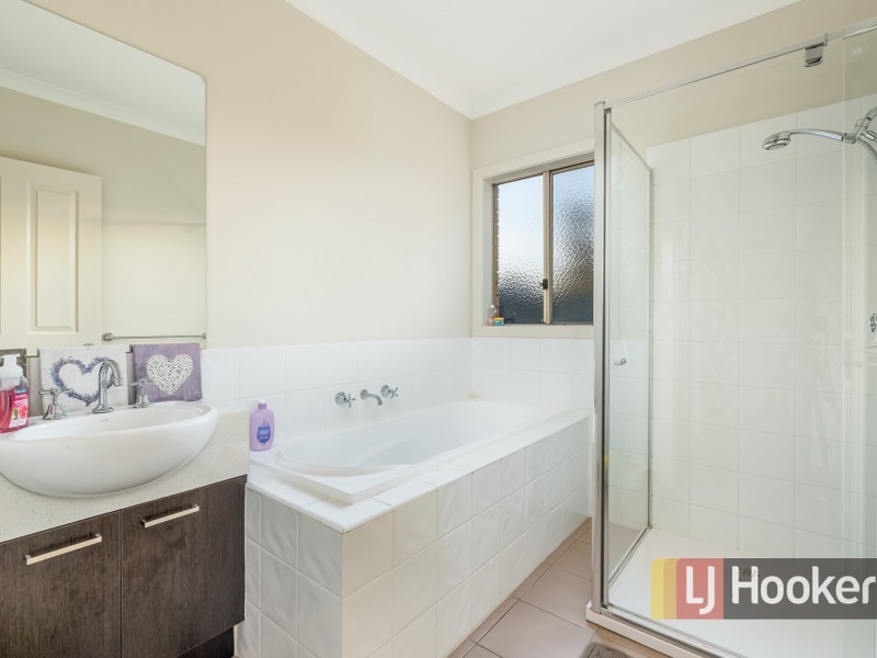 10 Persimmon Lane, Pakenham VIC 3810