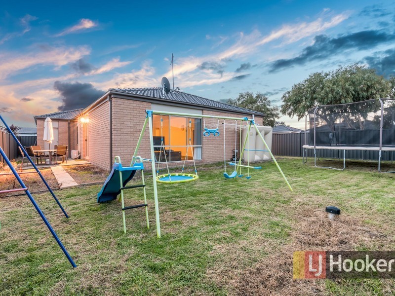 10 Persimmon Lane, Pakenham VIC 3810