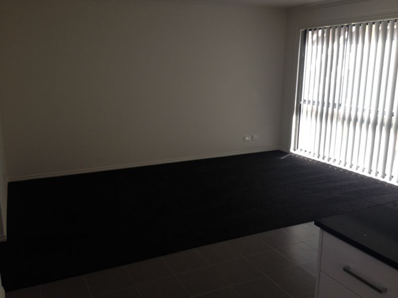 2/4 McClenaghan Place, Pakenham VIC 3810