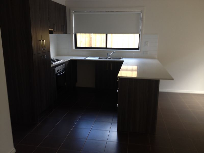 1/4 McClenaghan Place, Pakenham VIC 3810