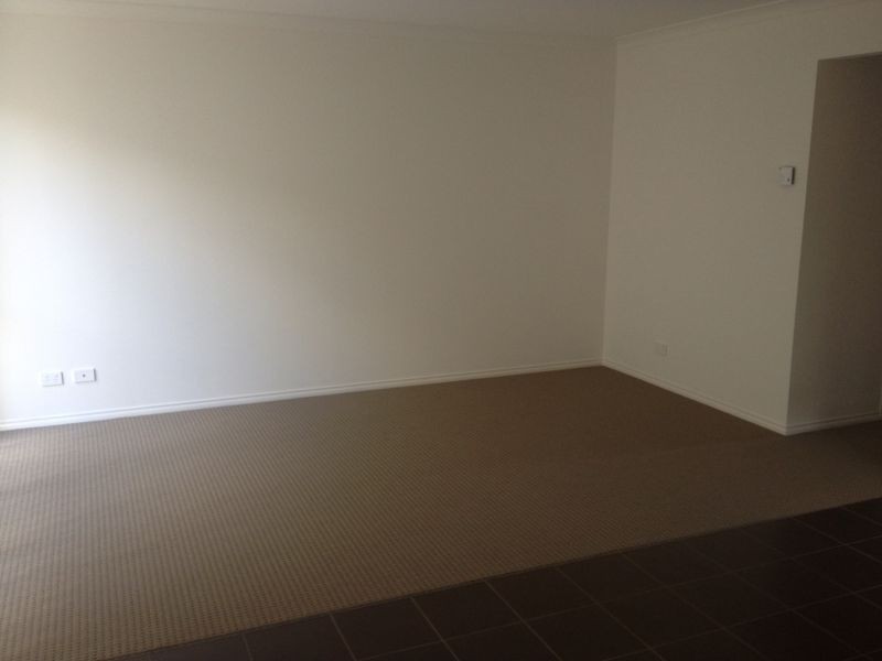 1/4 McClenaghan Place, Pakenham VIC 3810