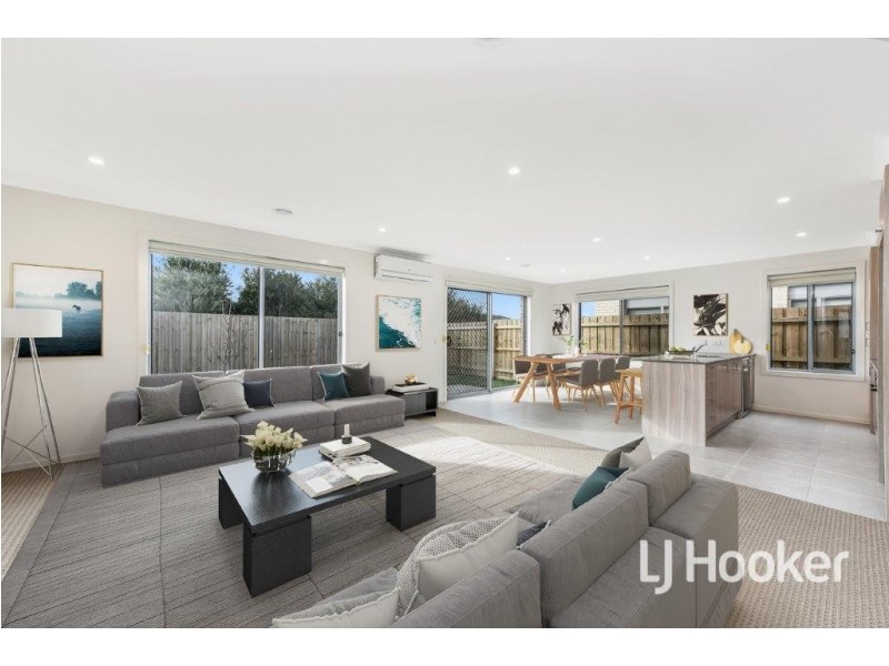 26 Quinella Way, Pakenham VIC 3810