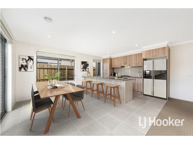 26 Quinella Way, Pakenham VIC 3810