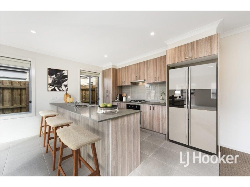 26 Quinella Way, Pakenham VIC 3810