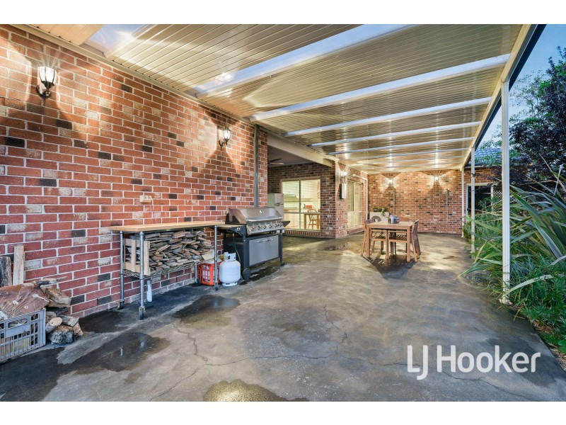 2 Karawun Walk, Pakenham VIC 3810