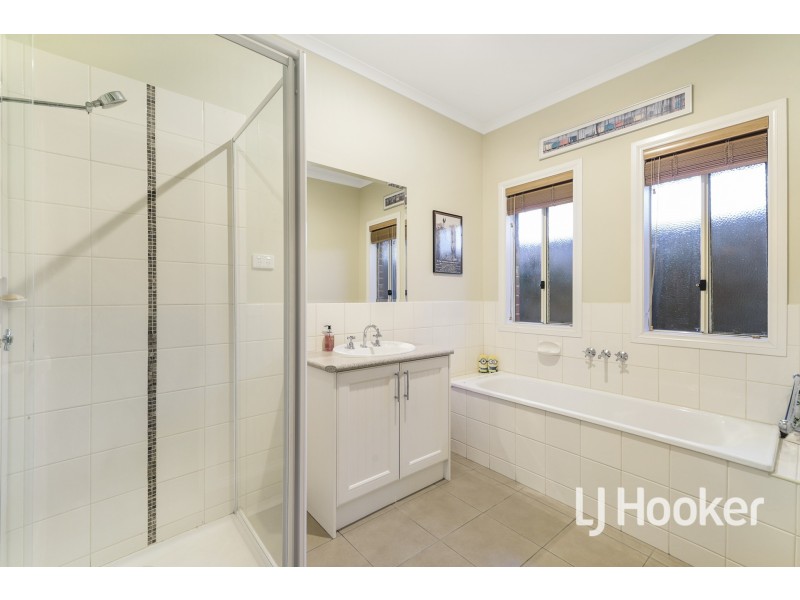 2 Karawun Walk, Pakenham VIC 3810