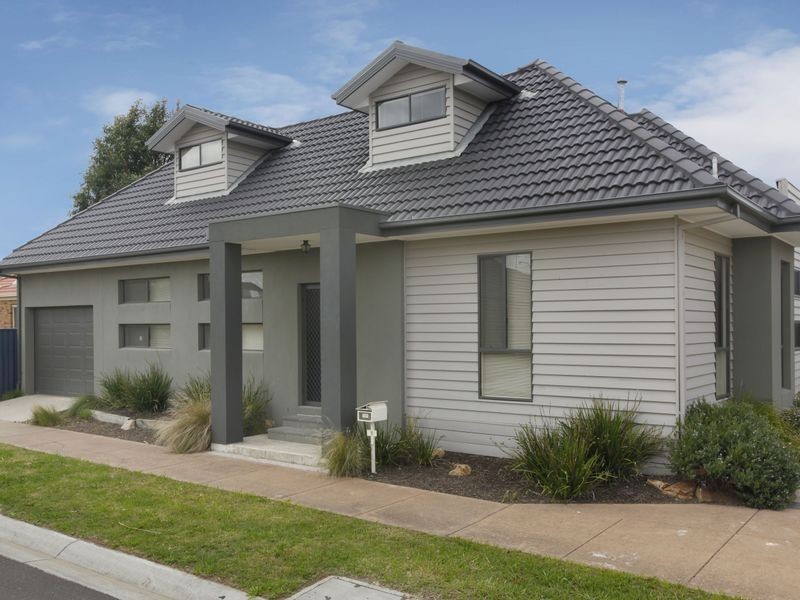 1 Dealbata Lane, Pakenham VIC 3810