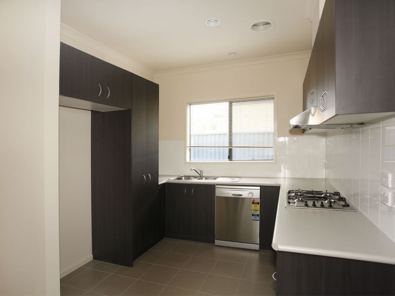 1 Dealbata Lane, Pakenham VIC 3810