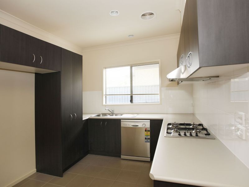 1 Dealbata Lane, Pakenham VIC 3810