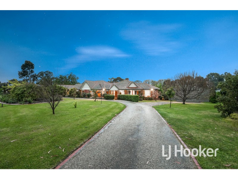 21 Meeking Drive, Pakenham VIC 3810