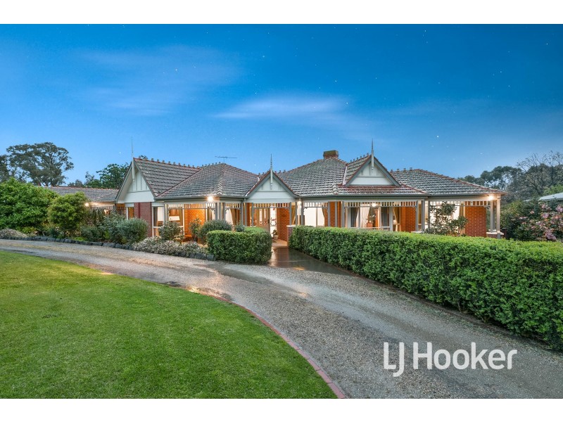 21 Meeking Drive, Pakenham VIC 3810