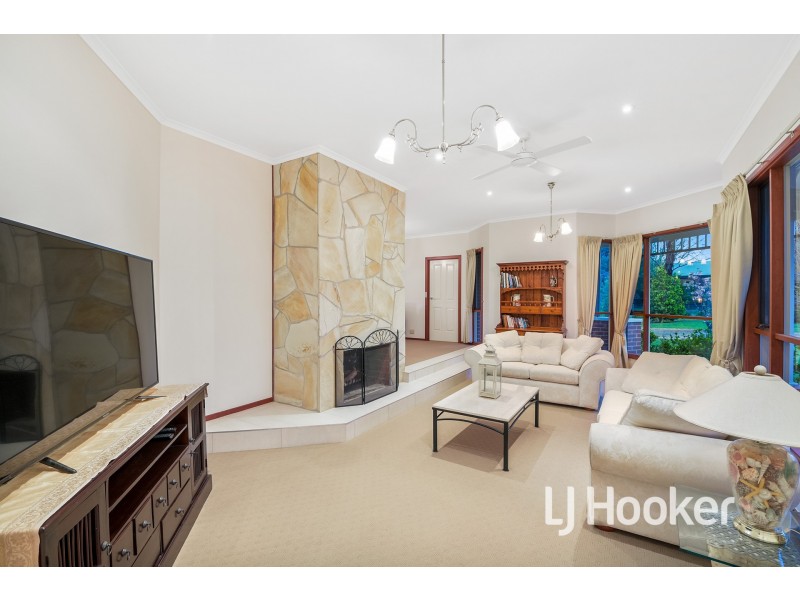21 Meeking Drive, Pakenham VIC 3810