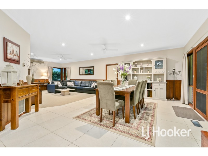 21 Meeking Drive, Pakenham VIC 3810