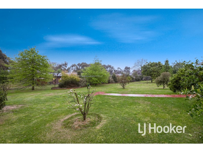 21 Meeking Drive, Pakenham VIC 3810