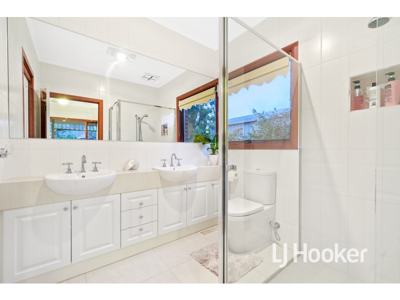 21 Meeking Drive, Pakenham VIC 3810