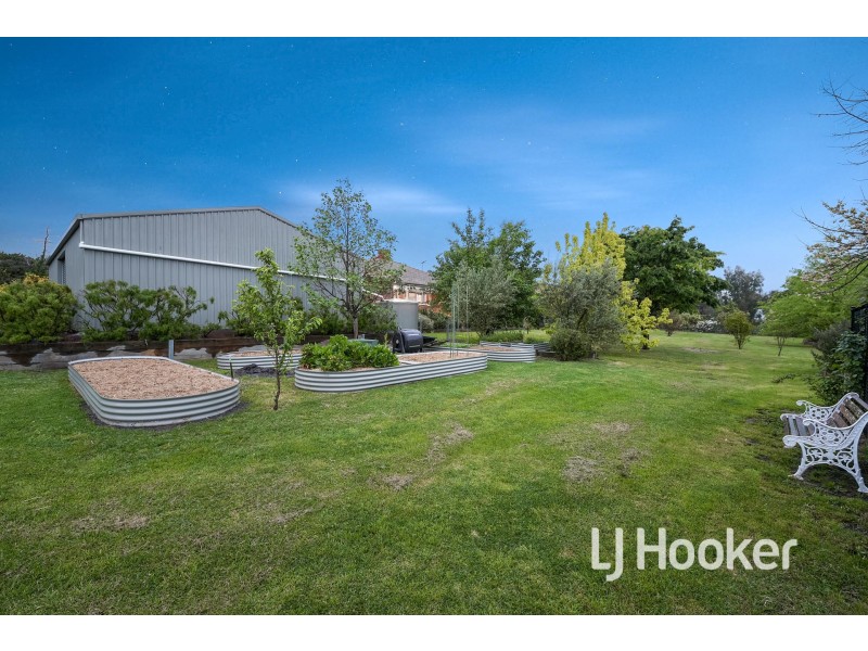 21 Meeking Drive, Pakenham VIC 3810