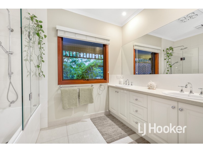 21 Meeking Drive, Pakenham VIC 3810