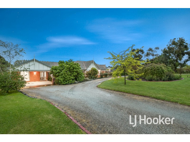 21 Meeking Drive, Pakenham VIC 3810