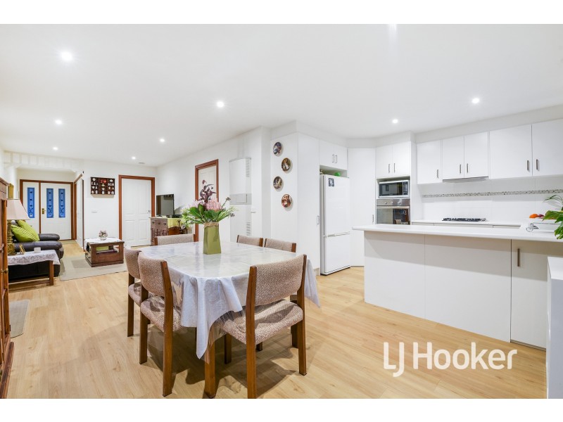21 Meeking Drive, Pakenham VIC 3810