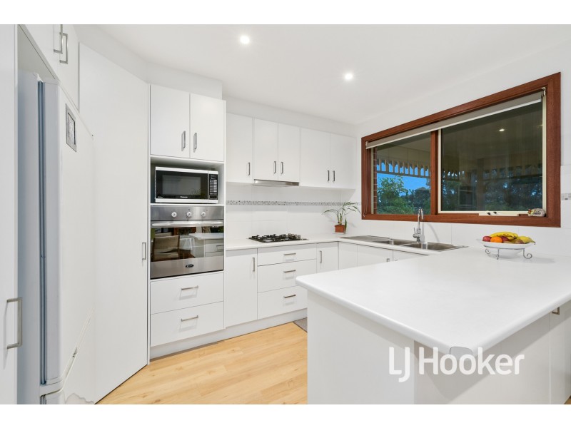 21 Meeking Drive, Pakenham VIC 3810