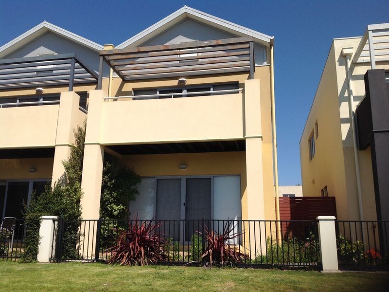 5/2 Shearwater Drive, Pakenham VIC 3810