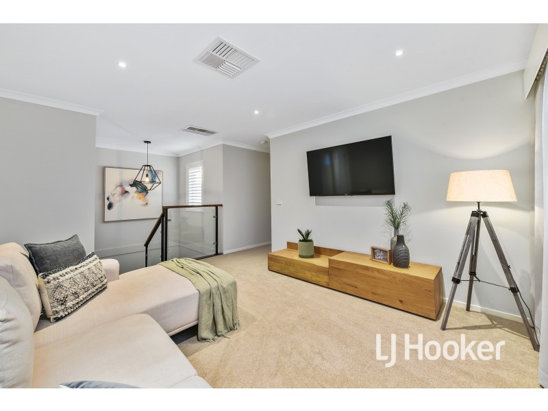 18 Pasture Circuit, Clyde North VIC 3978