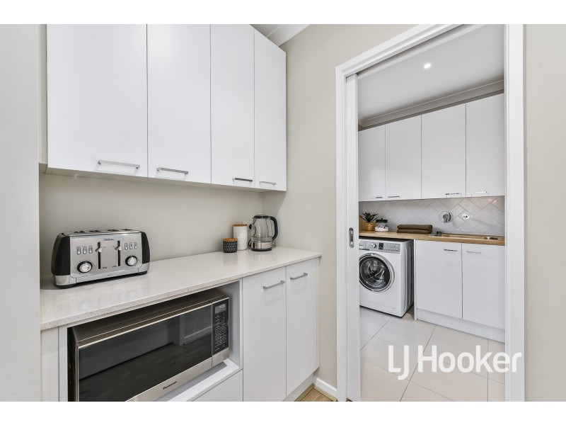 18 Pasture Circuit, Clyde North VIC 3978