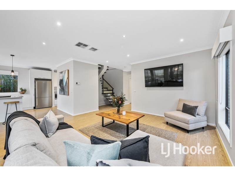 18 Pasture Circuit, Clyde North VIC 3978