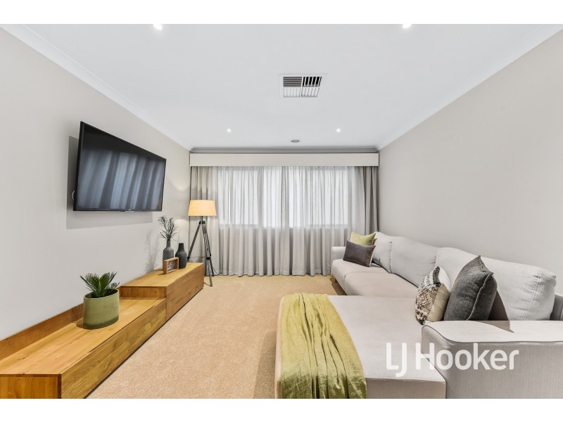 18 Pasture Circuit, Clyde North VIC 3978