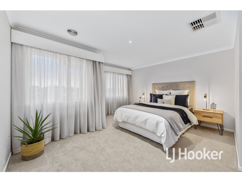 18 Pasture Circuit, Clyde North VIC 3978