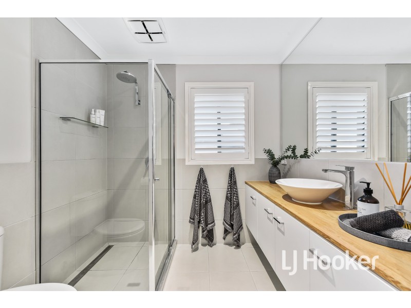 18 Pasture Circuit, Clyde North VIC 3978