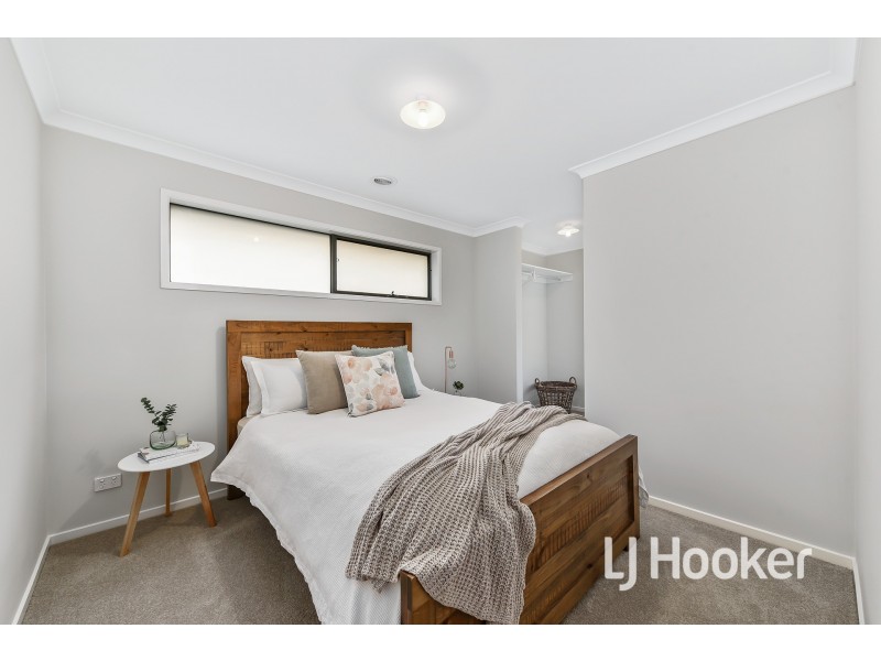 18 Pasture Circuit, Clyde North VIC 3978