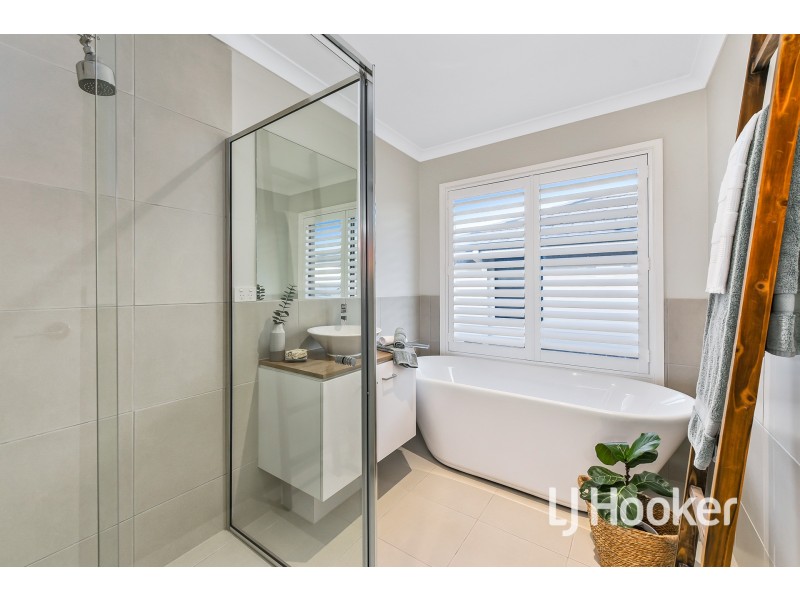 18 Pasture Circuit, Clyde North VIC 3978