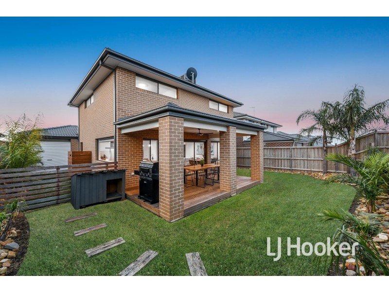 18 Pasture Circuit, Clyde North VIC 3978