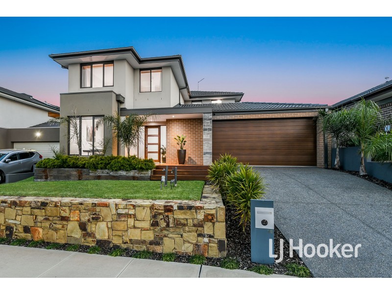 18 Pasture Circuit, Clyde North VIC 3978