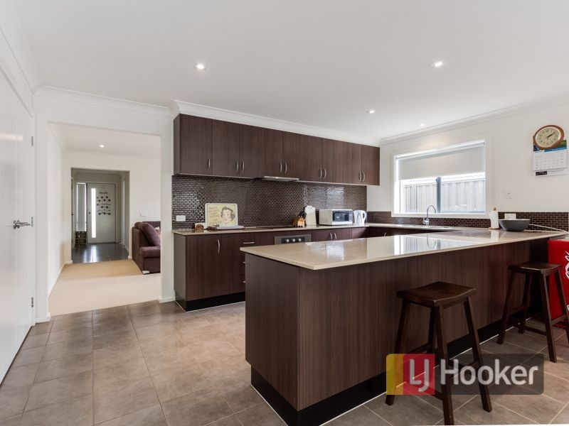 10 Pashia Grove, Pakenham VIC 3810