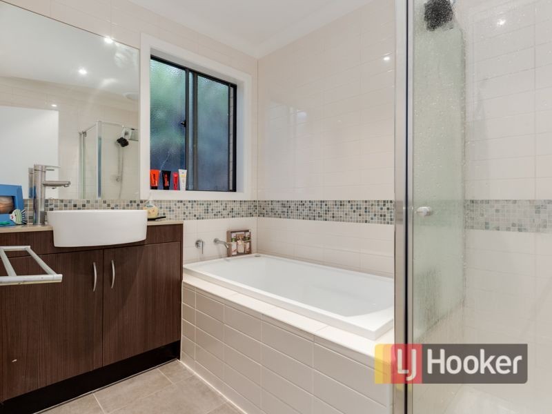 10 Pashia Grove, Pakenham VIC 3810