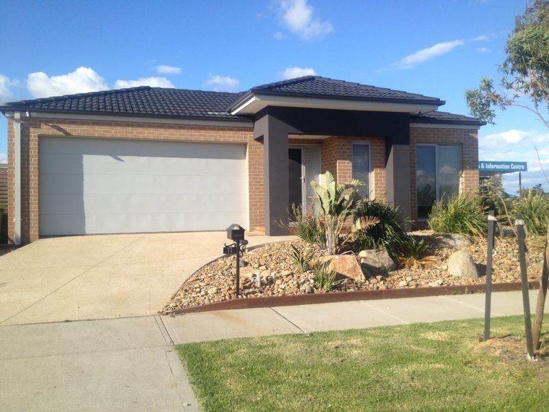11 Edenbrook Circuit, Pakenham VIC 3810