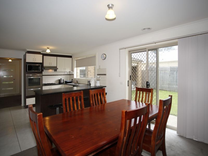 2 Hale Place, Pakenham VIC 3810