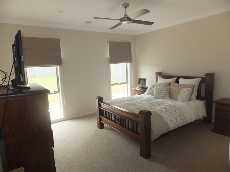 32 Arthur Phillip Drive, Pakenham VIC 3810