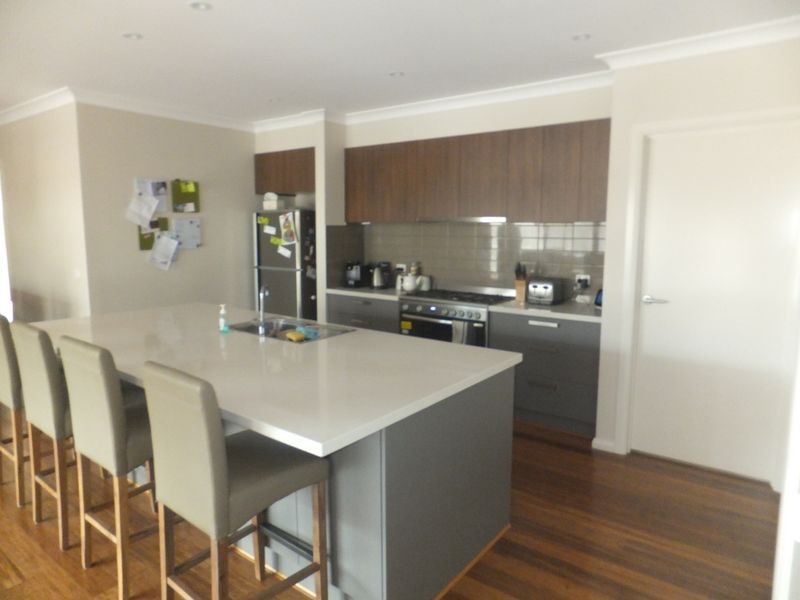 32 Arthur Phillip Drive, Pakenham VIC 3810